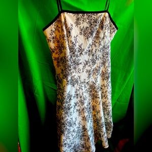 DRESS BARN Black & White Floral Dress with Crinoline Size 8